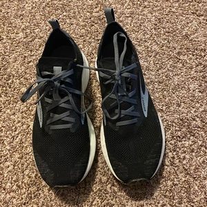 Brooks Levitate 4 Running Shoe, size 10